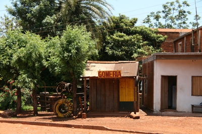 052 IMG_7120 Gomeria Tyre repair shop in english.jpg